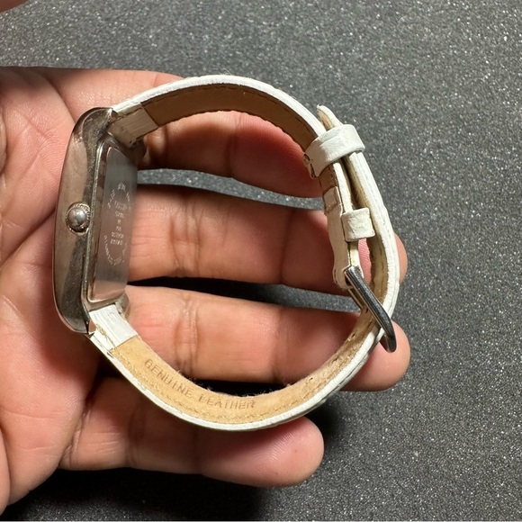 GOSSIP GSP172B Women's Watch Silver Tone White Leather Band NEW BATTERY Working - Picture 5 of 8